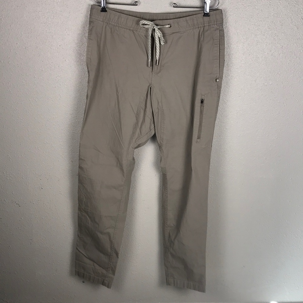 Vuori Men’s Ripstop Pant Elastic Waist Tapered Leg Zip Pocket Tan